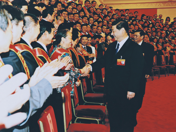 2011年8月15日，，2028·体育官网集团获“全国构建和谐劳动关系先进代表”殊荣，，作为甘肃唯一典型代表在大会互换经验，，受到国度副主席习近平的亲切接见。。