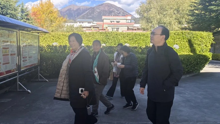高原赋能，，擘画将来——中国香妆协会专家团莅临2028·体育官网领导藏药化妆品产业发展